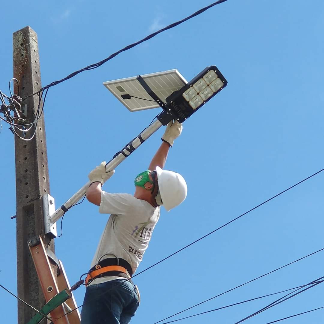 ITAGI REALIZA TESTE COM LUMINÁRIA SOLAR ITAGI REALIZA TESTE COM LUMINÁRIA SOLAR