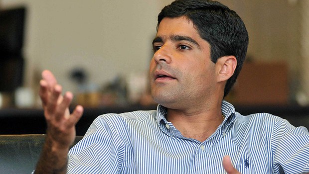 ACM Neto lidera primeira pesquisa para governo do Estado ACM Neto lidera primeira pesquisa para governo do Estado