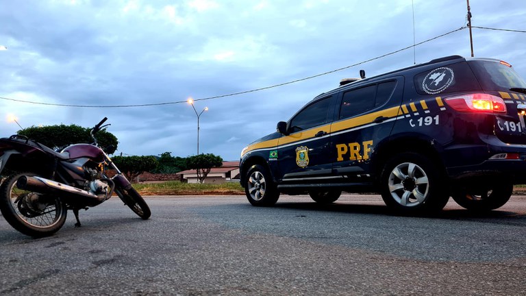 PRF em Jequié (BA) recupera motocicleta furtada em fiscalização na BR 116 PRF em Jequié (BA) recupera motocicleta furtada em fiscalização na BR 116