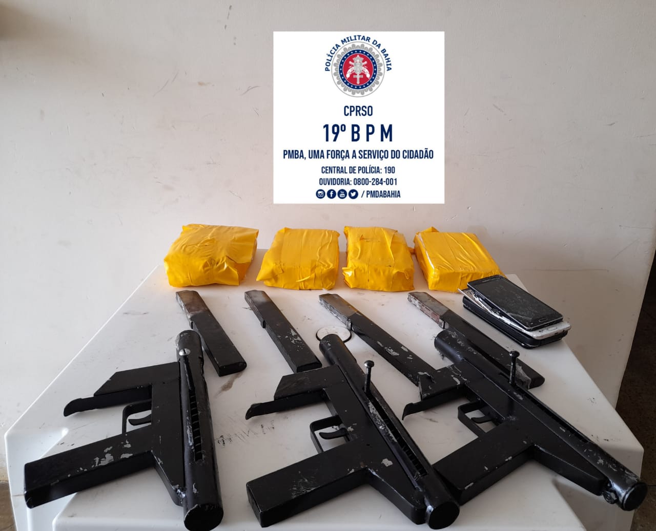 Polícia Militar prende bandidos e 3 submetralhadoras no Entroncamento de Jaguaquara