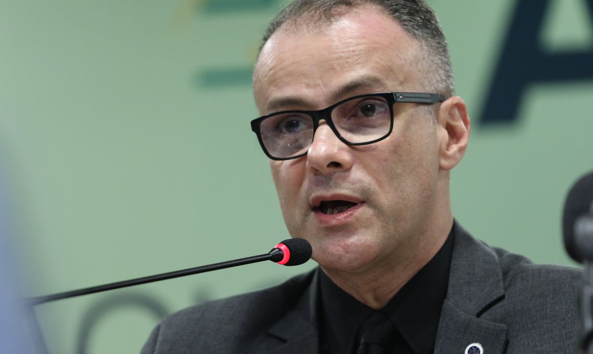 Covid-19: presidente da Anvisa pede que a população tome a segunda dose da vacina