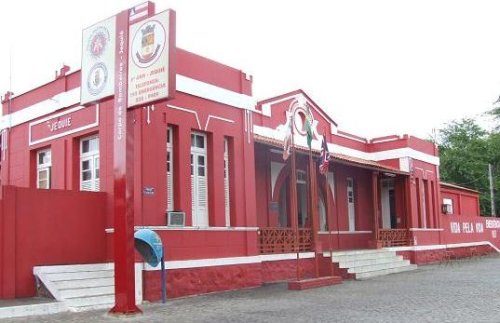 Por telefone, bombeiro orienta mãe e salva vida de bebê em Jequié Por telefone, bombeiro orienta mãe e salva vida de bebê em Jequié