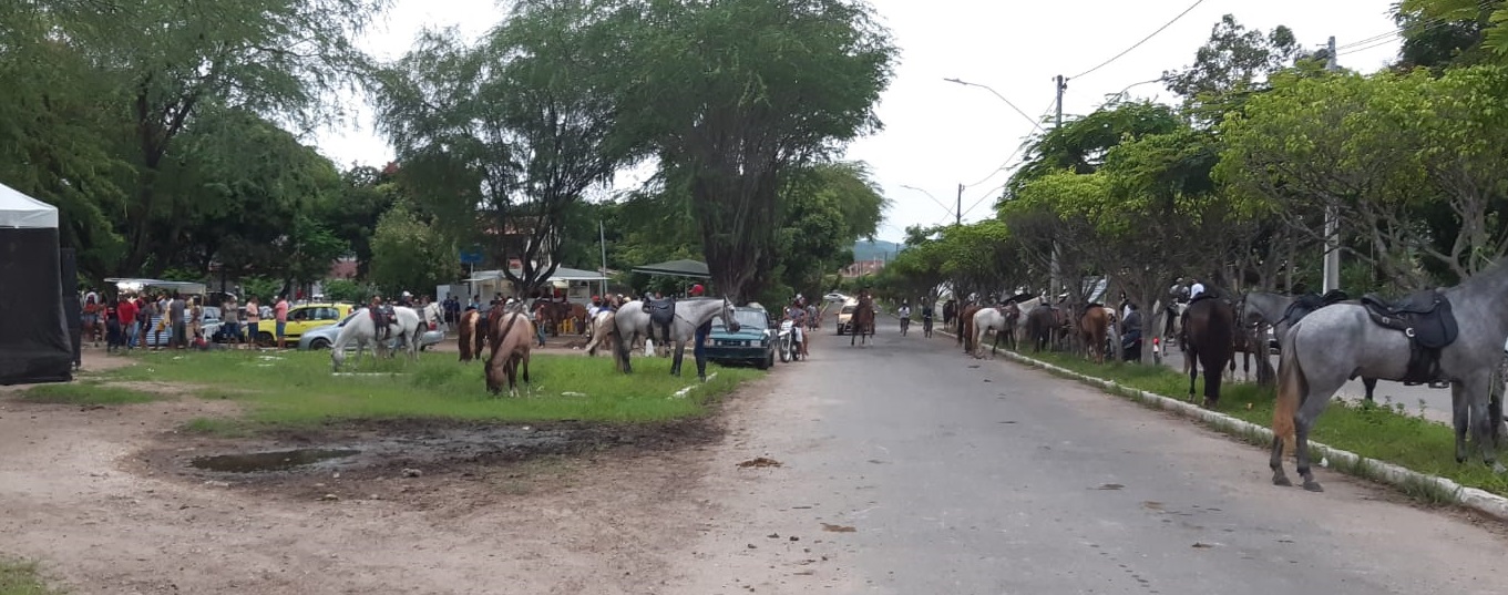 Depois de cavalgada, moradores da URBIS 1 não querem mais festas no estacionamento do aeroporto Depois de cavalgada, moradores da URBIS 1 não querem mais festas no estacionamento do aeroporto