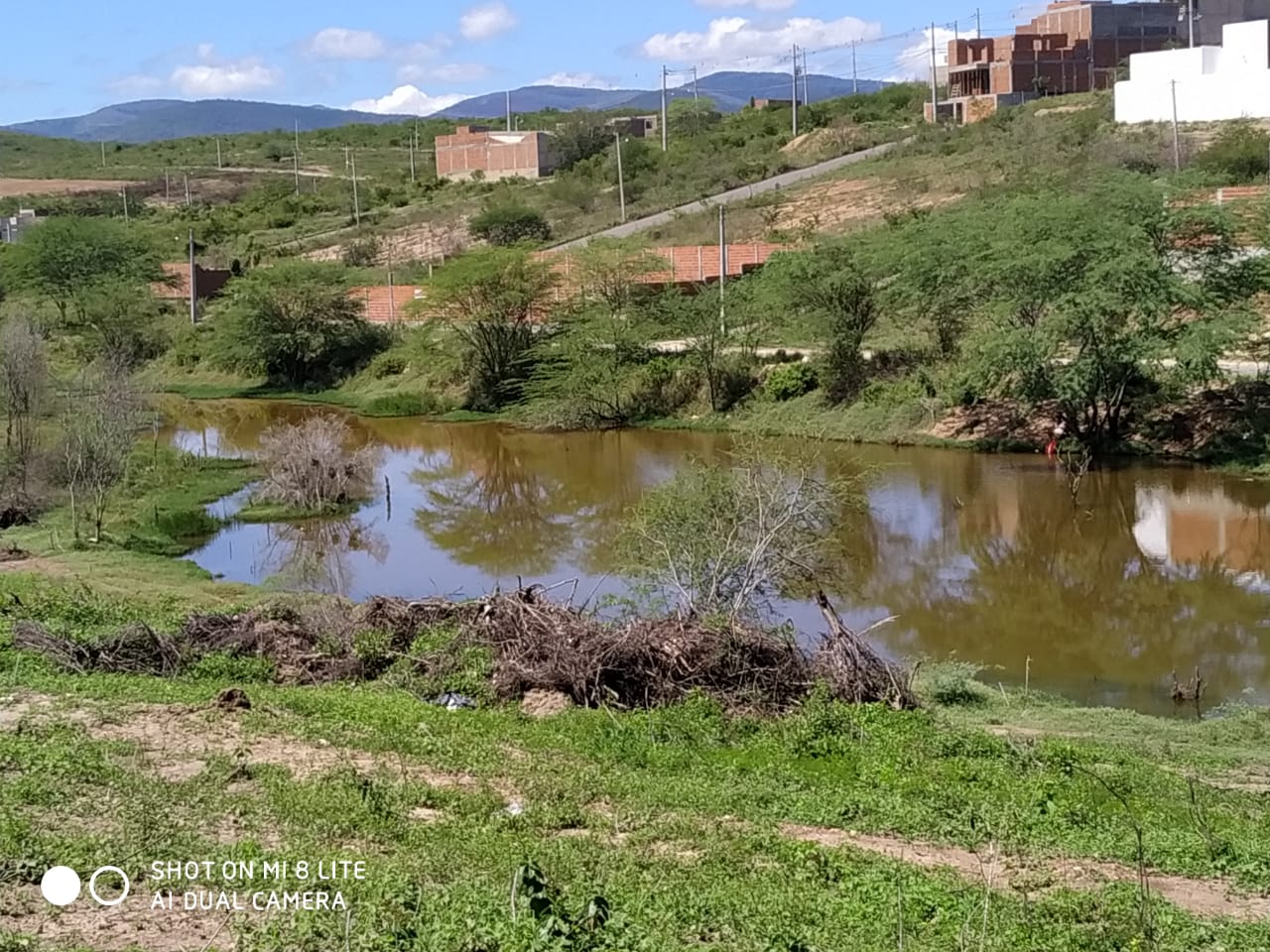 Moradores do Sanville denunciam suposto lobe para esvaziamento da lagoa Moradores do Sanville denunciam suposto lobe para esvaziamento da lagoa