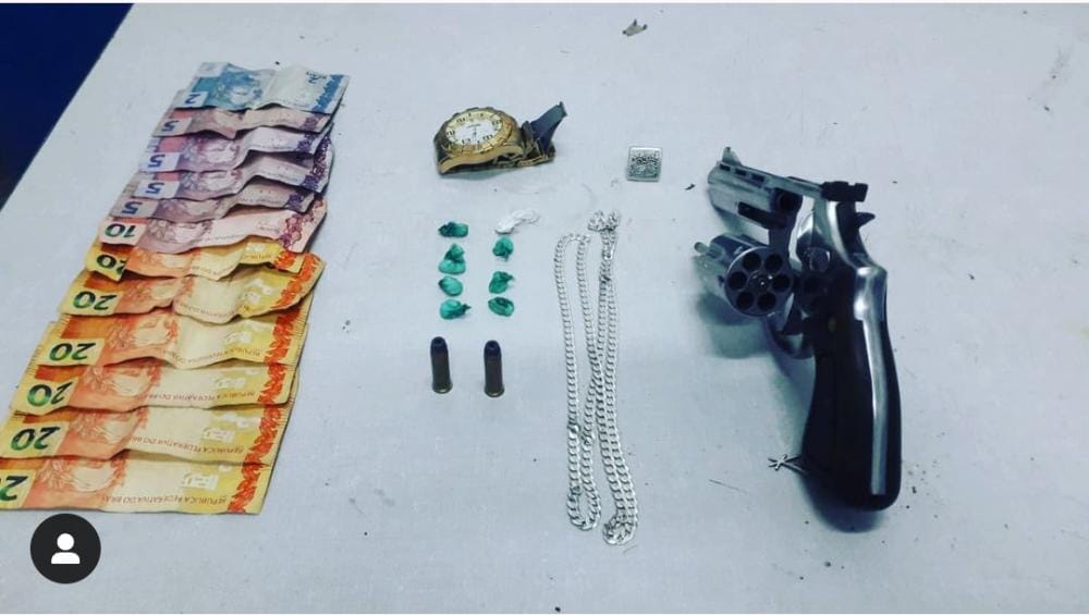 Homem armado é preso durante aglomeração na Avenida Rio Branco Homem armado é preso durante aglomeração na Avenida Rio Branco