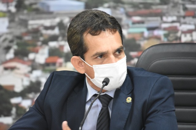 Gutinha solicita revitalização da Passarela que liga o Joaquim Romão ao Distrito Industrial Gutinha solicita revitalização da Passarela que liga o Joaquim Romão ao Distrito Industrial