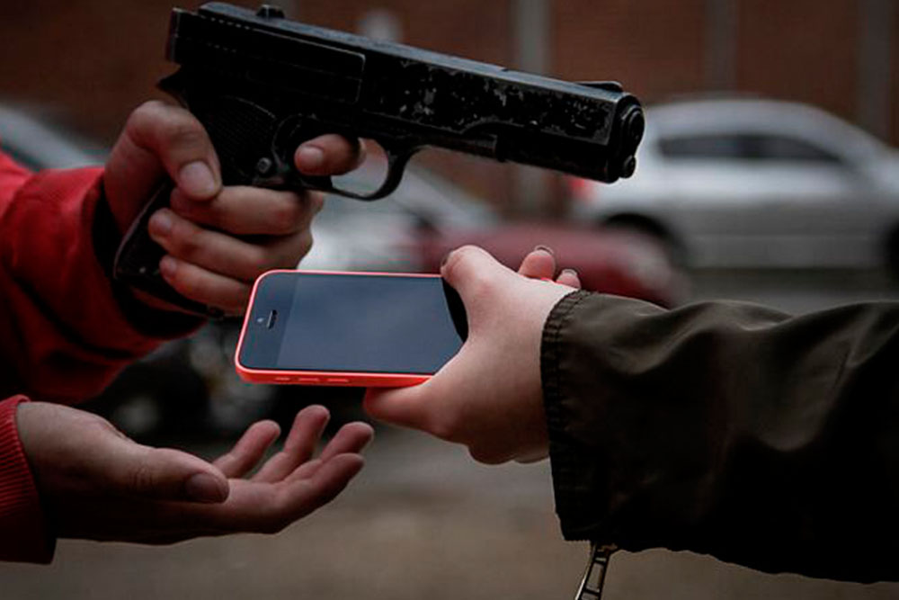 Mulher assaltada no bairro Curral Novo Mulher assaltada no bairro Curral Novo