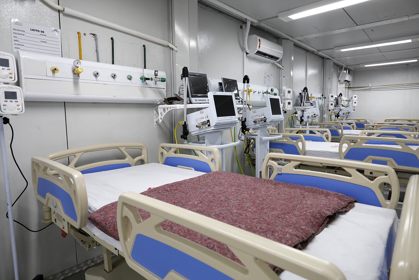Covid-19: Mortes e ocupação de UTIs têm queda com avanço da vacinação, diz Fiocruz