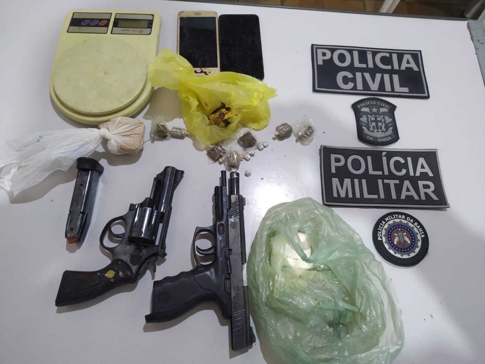 3 bandidos morreram em confronto com policiais militares e civis 3 bandidos morreram em confronto com policiais militares e civis