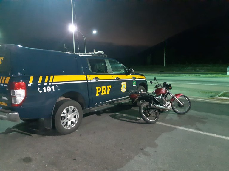 Em Jequié, PRF apreende menor de idade conduzindo motocicleta roubada há 07 dias
