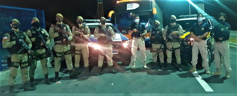 Foragido da justiça cearense com três mandados de prisão em aberto é preso na BR 116 em Jequié Foragido da justiça cearense com três mandados de prisão em aberto é preso na BR 116 em Jequié