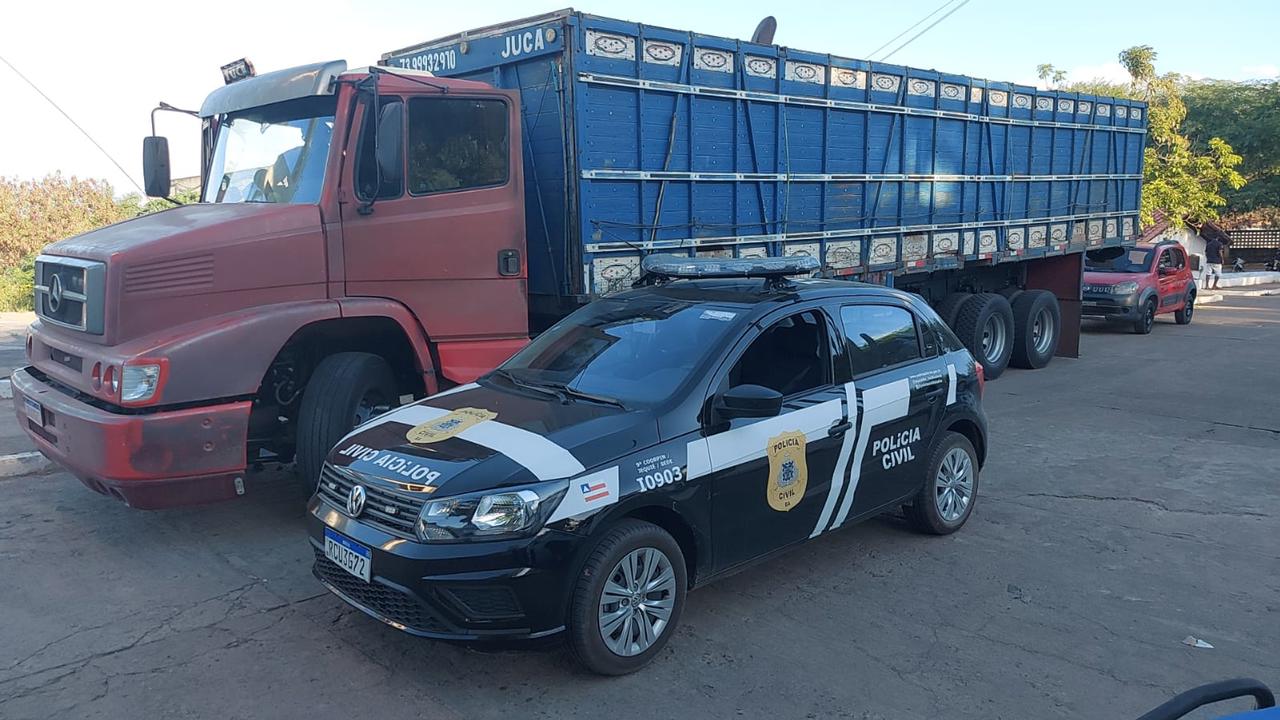 Polícia Civil recupera caminhão roubado em Jequié Polícia Civil recupera caminhão roubado em Jequié