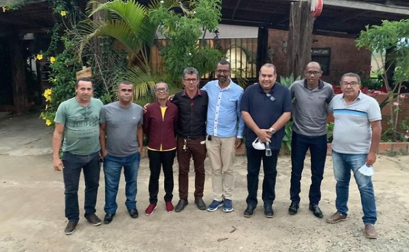 Lagedo do Tabocal: vereador Dilson Santos fecha apoio com Sandro Regis e ACM Neto Lagedo do Tabocal: vereador Dilson Santos fecha apoio com Sandro Regis e ACM Neto