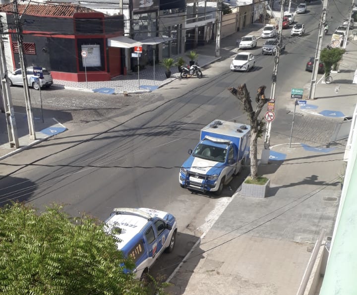 Homem comete suicídio na Avenida Rio Branco Homem comete suicídio na Avenida Rio Branco