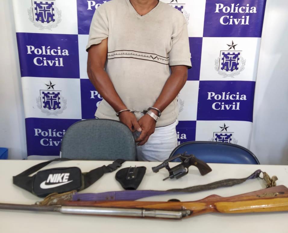 Polícia Civil prende homem com armas e muito dinheiro Polícia Civil prende homem com armas e muito dinheiro
