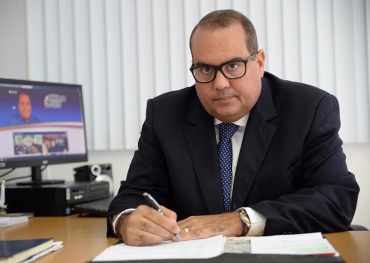 Sandro Régis comenta dia mais violento do ano na Bahia: Incompetência e irresponsabilidade do PT Sandro Régis comenta dia mais violento do ano na Bahia: Incompetência e irresponsabilidade do PT