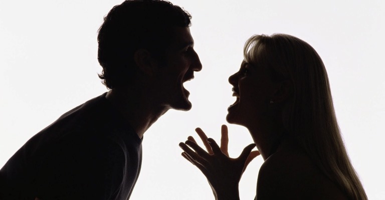 Briga de casal acaba com uma pessoa esfaqueada Briga de casal acaba com uma pessoa esfaqueada