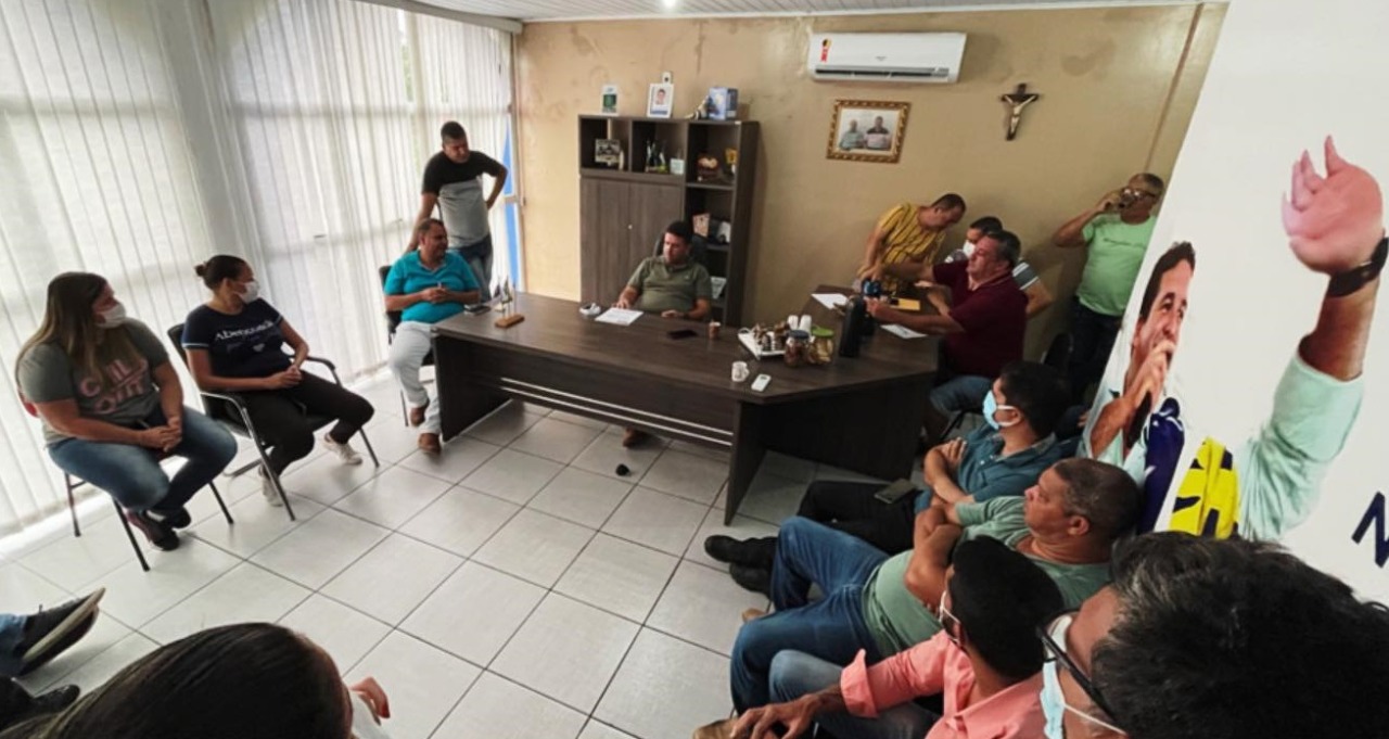 Prefeito de Jitaúna se reúne com secretários e vereadores e discute medidas para os desabrigados