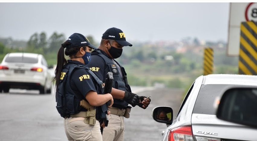 PRF na Bahia intensifica fiscalização durante o São João PRF na Bahia intensifica fiscalização durante o São João
