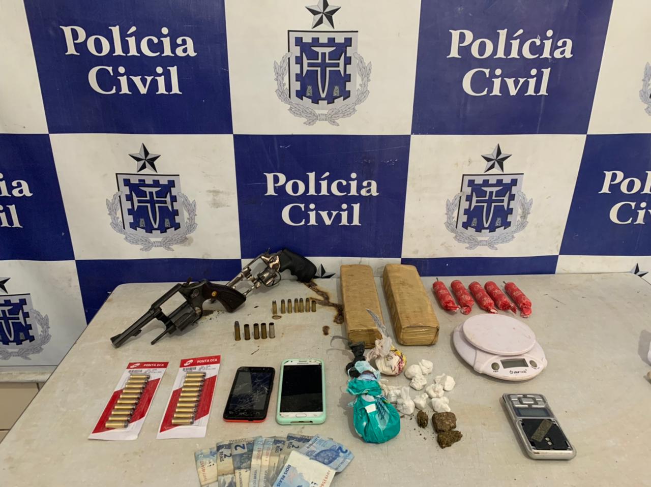 Dois assaltantes foram mortos em confronto com a Polícia Civil de Jequié Dois assaltantes foram mortos em confronto com a Polícia Civil de Jequié