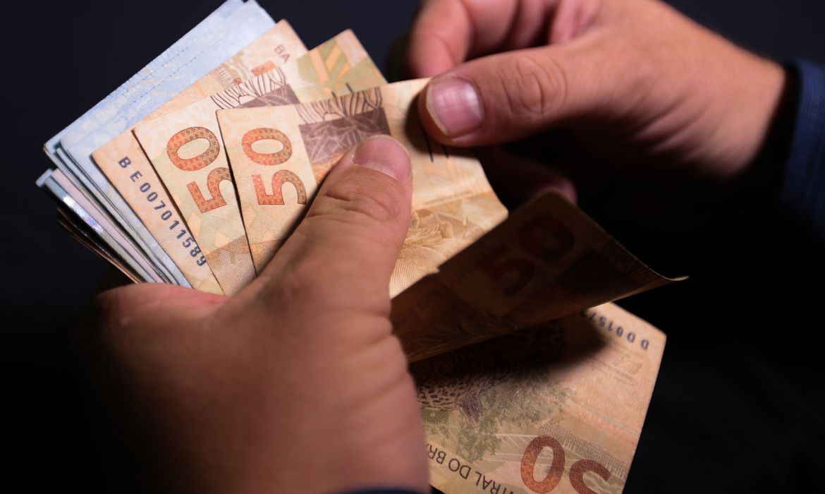 Salário mínimo em 2022 poderá ser de R$ 1.169 Salário mínimo em 2022 poderá ser de R$ 1.169