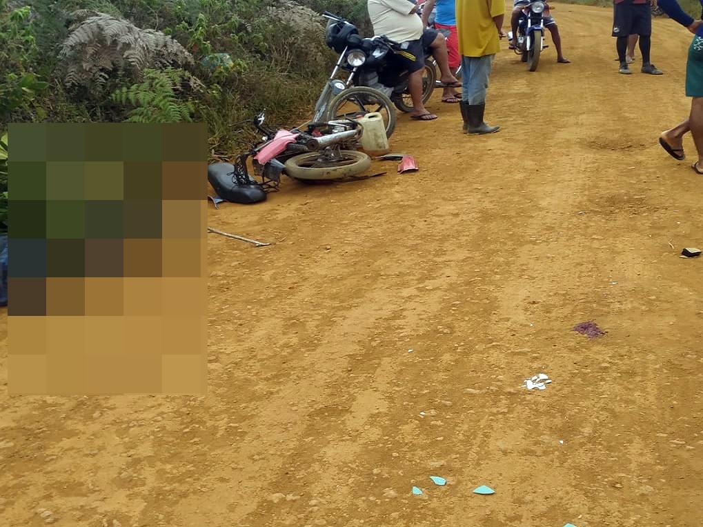 Colisão entre duas motos deixa três feridos na zona rural de Brejões. Colisão entre duas motos deixa três feridos na zona rural de Brejões.