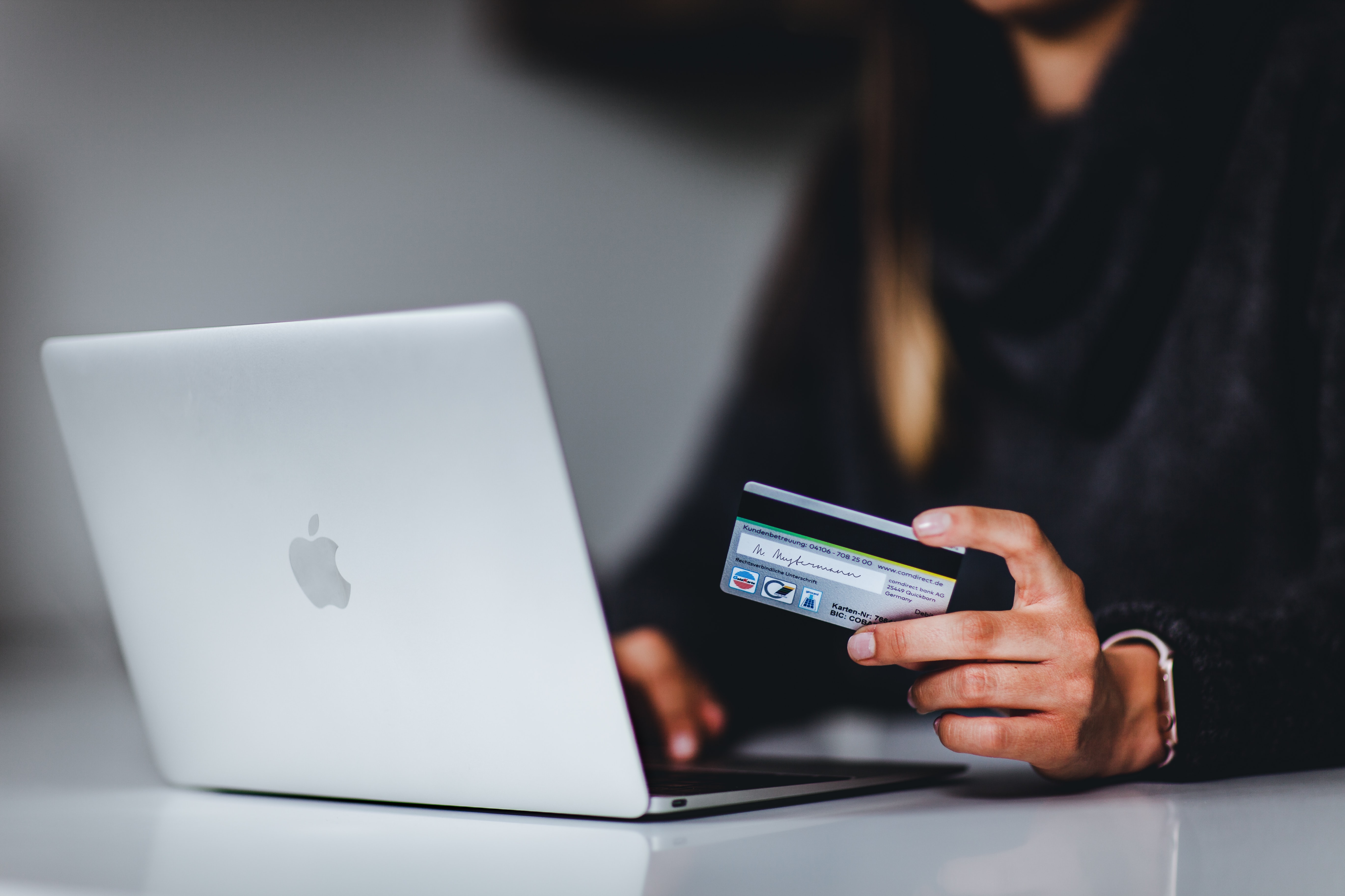 Dia Livre de Imposto: lojistas prometem descontos de até 70% Dia Livre de Imposto: lojistas prometem descontos de até 70%