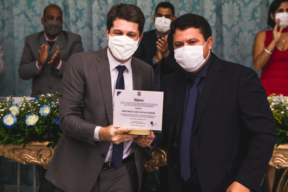 João Véi toma posse como Prefeito de Lafaiete Coutinho por mais 04 anos. João Véi toma posse como Prefeito de Lafaiete Coutinho por mais 04 anos.