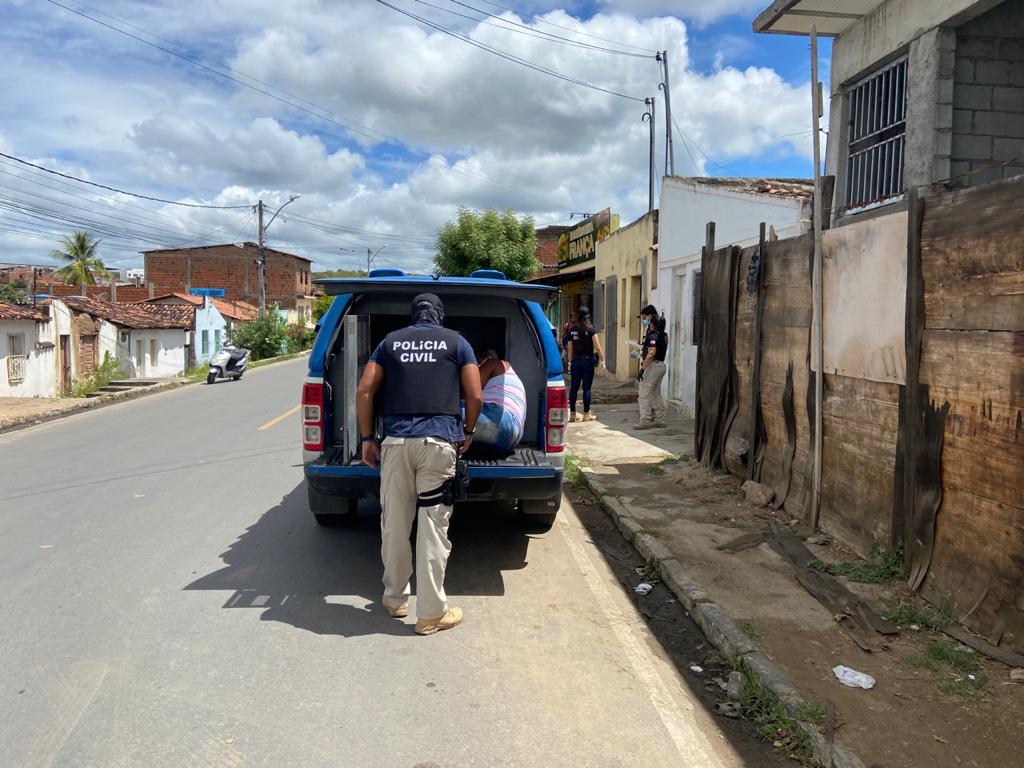 “Operação Abutre” fecha boca de fumo da Rua Felicíssimo J Silva “Operação Abutre” fecha boca de fumo da Rua Felicíssimo J Silva