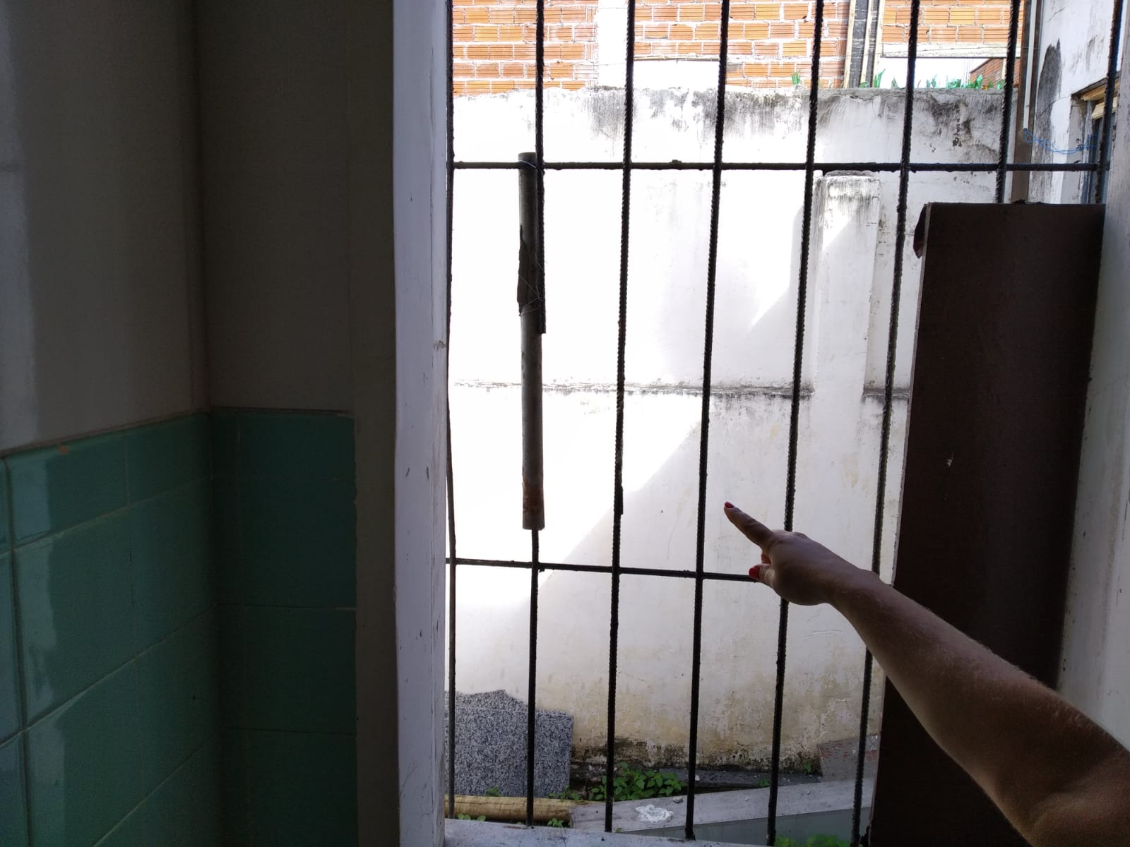 Comerciantes do Centro de Jequié denunciam onda de arrombamentos e pede reforço na segurança Comerciantes do Centro de Jequié denunciam onda de arrombamentos e pede reforço na segurança