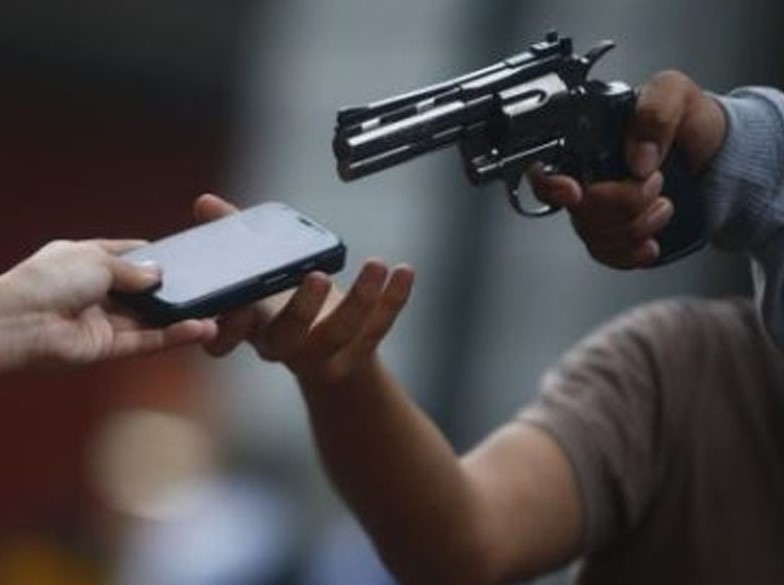 Assaltante rouba celular que custa mais de 6 mil reais no Centro de Jequié