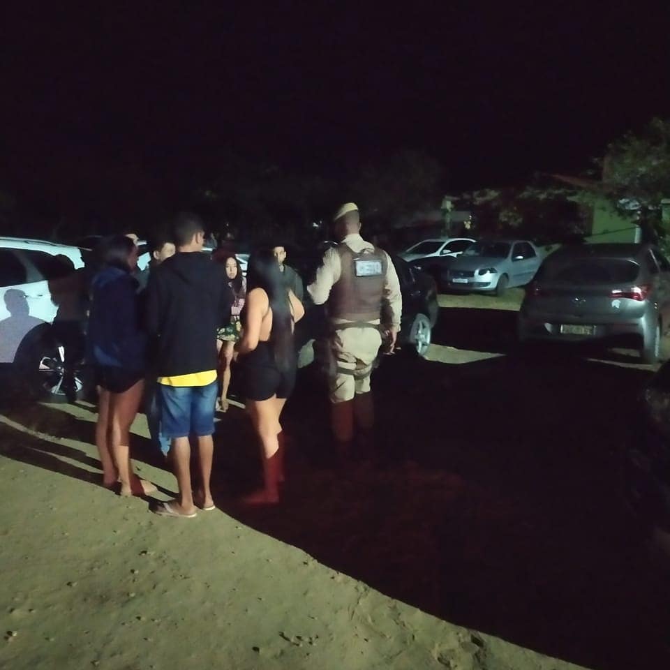 Polícia Militar acaba com festa em um sitio na estrada da Barragem da Pedra Polícia Militar acaba com festa em um sitio na estrada da Barragem da Pedra