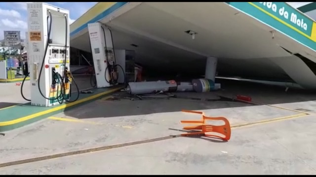 Teto do posto Borda da Mata desabou na tarde deste sábado Teto do posto Borda da Mata desabou na tarde deste sábado