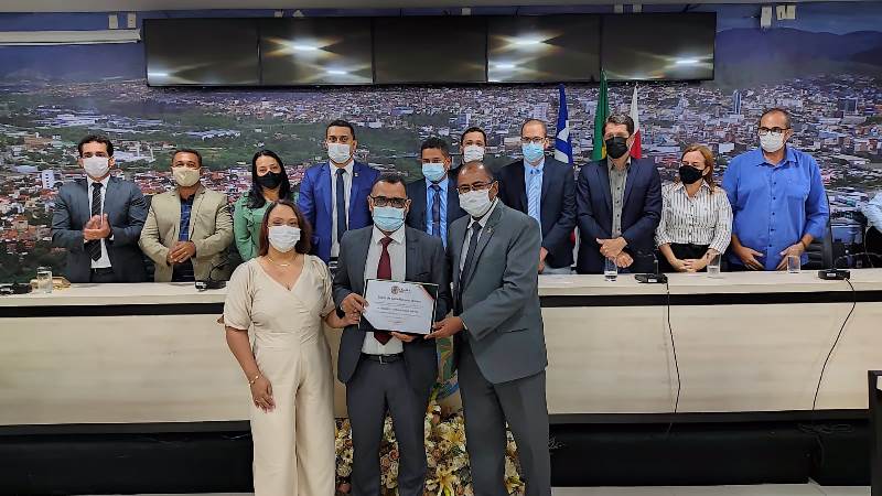 Pastor Sandro, presidente da OPEJ, é agraciado com o Título de Cidadão Jequieense por iniciativa do vereador Soldado Gilvan Pastor Sandro, presidente da OPEJ, é agraciado com o Título de Cidadão Jequieense por iniciativa do vereador Soldado Gilvan