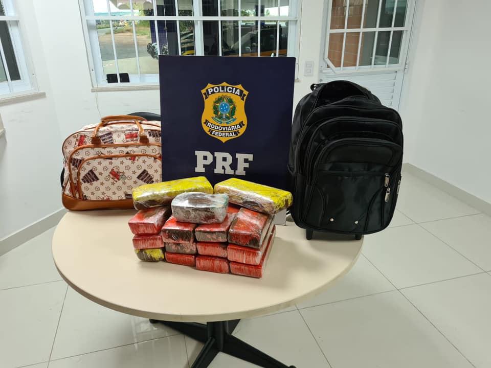 PRF prende mulher que transportava drogas de São Paulo para Jequié PRF prende mulher que transportava drogas de São Paulo para Jequié