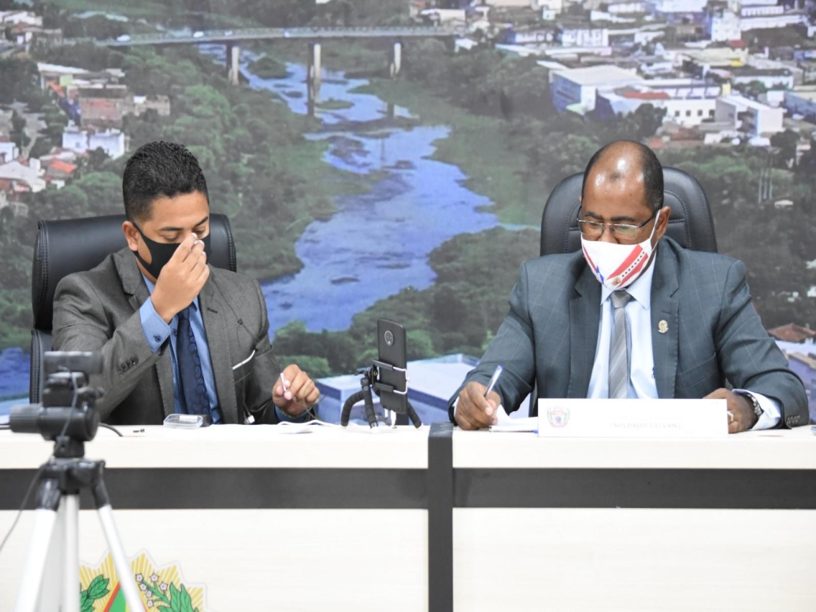 Sessão da Câmara inicia de forma virtual e Gilvan indica ruas para asfaltamento.
