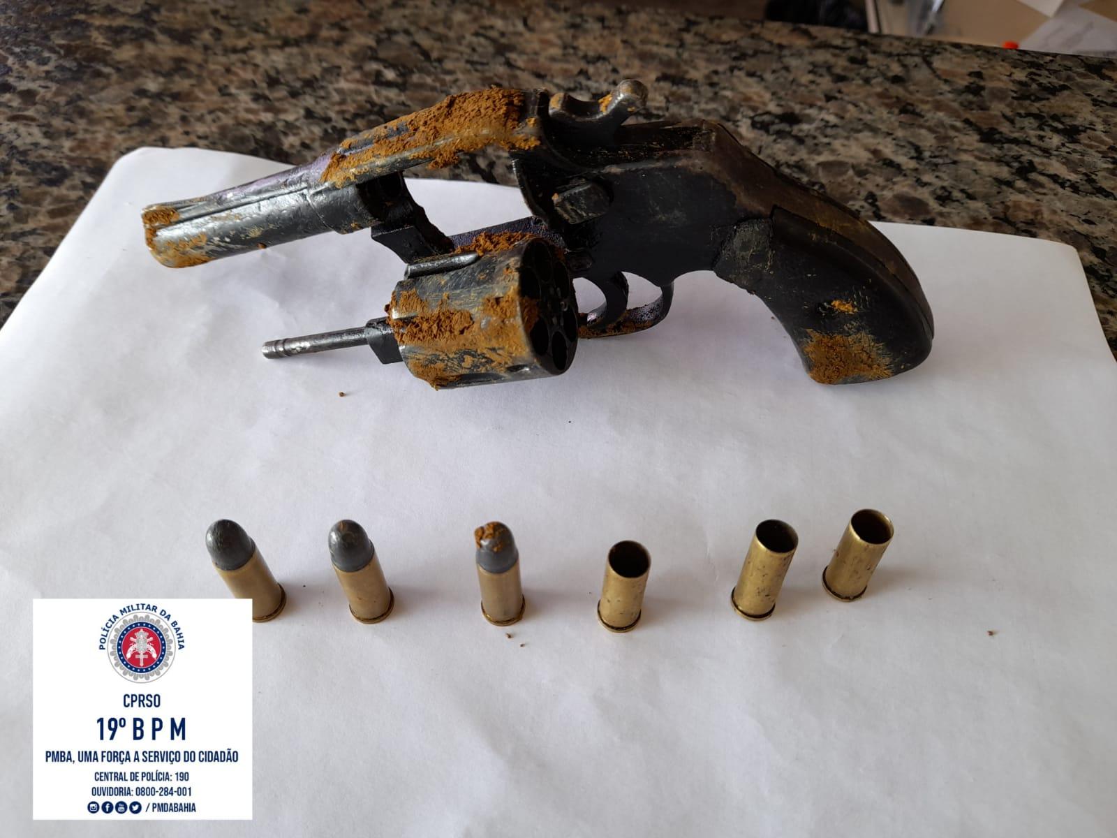 Dois bandidos foram detidos após atiraram contra viatura policial