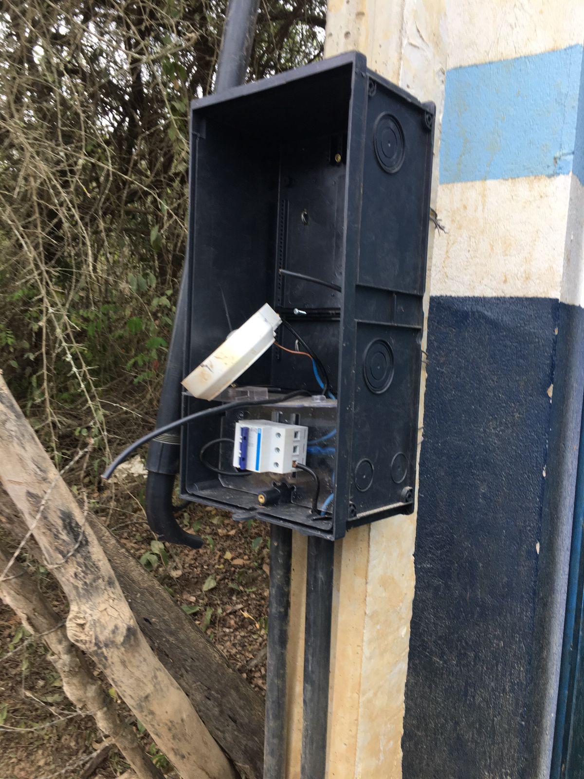 Vândalos danificaram a estação de bombeamento de água do povoado de Queimadas