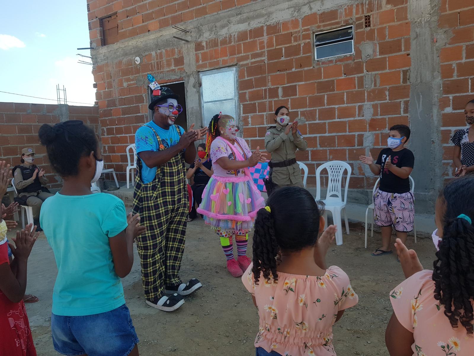 RMP de Jequié contempla crianças carentes com visita do Cantinho Literário