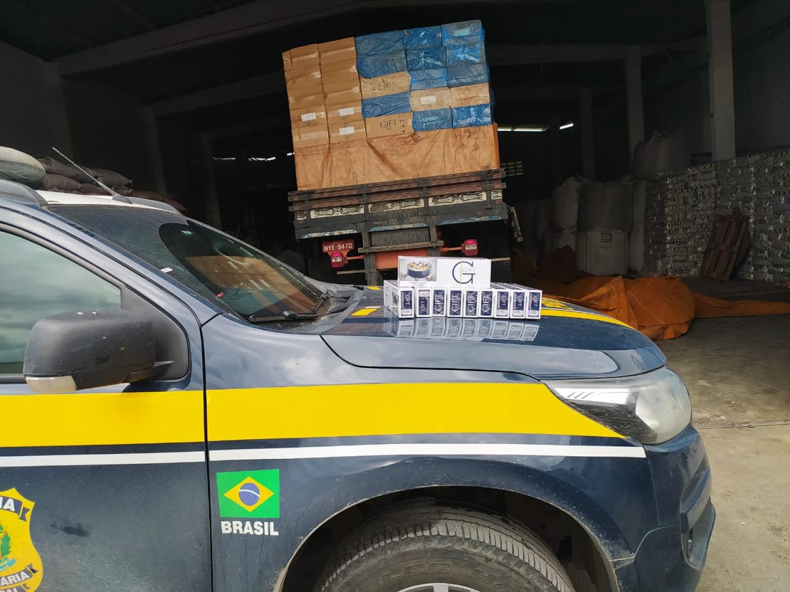Em 2 ocorrências distintas, PRF em Jequié apreende 675.000 maços de cigarros contrabandeados