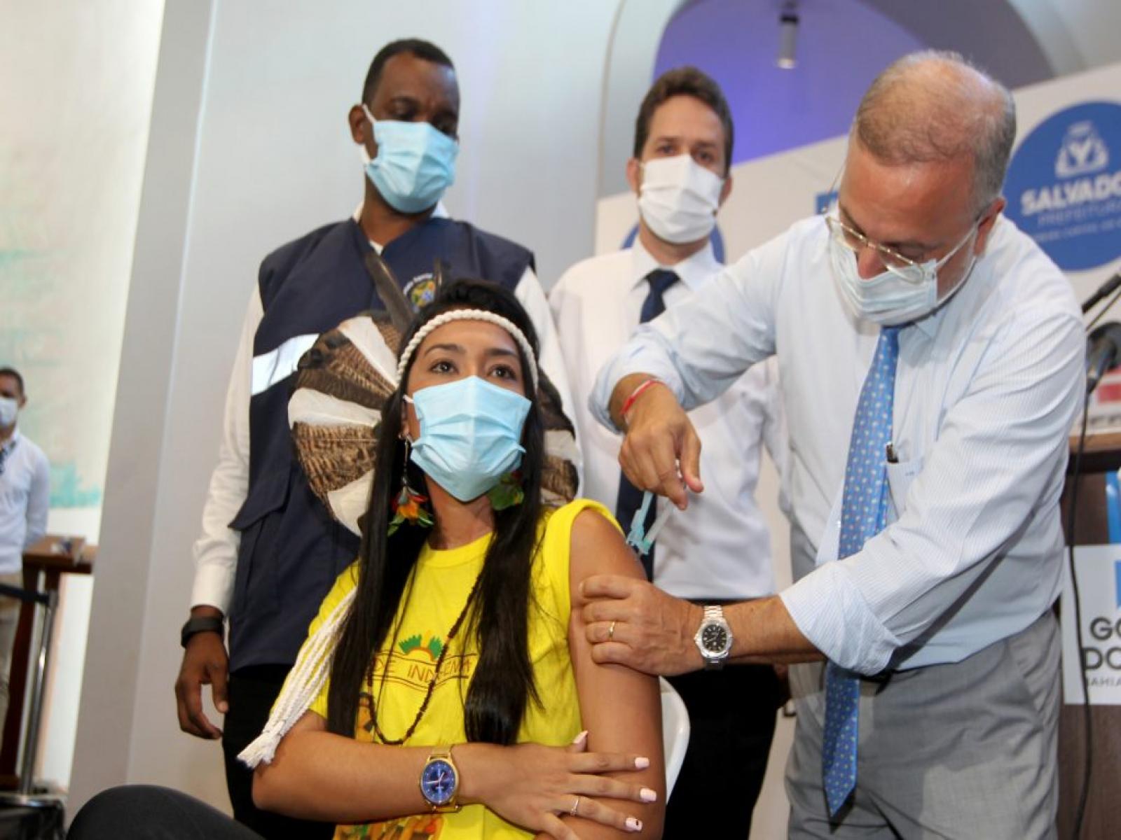 Primeiras vacinas contra a Covid-19 são aplicadas na Bahia