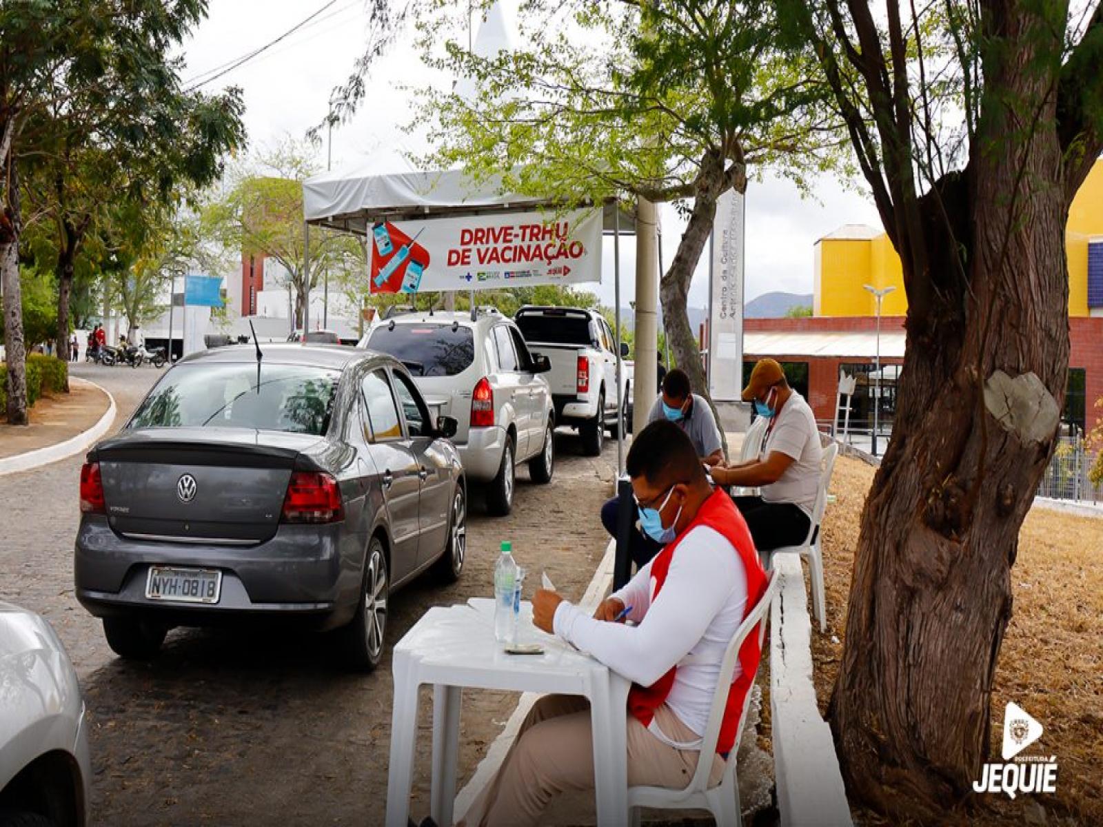 Pessoas com idade a partir de 30 anos serão imunizadas com a 1ª dose nesta terça-feira em Jequié