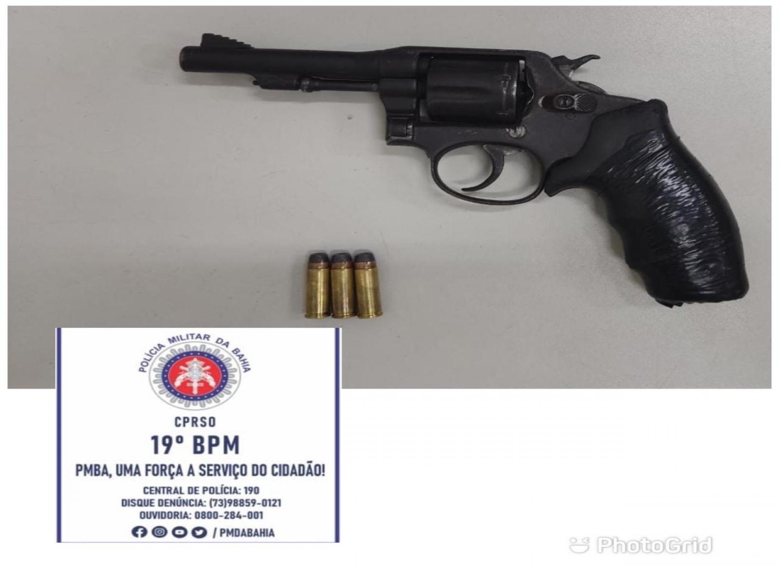 Polícia flagra homem com arma na cintura e manda para a cadeia Polícia flagra homem com arma na cintura e manda para a cadeia