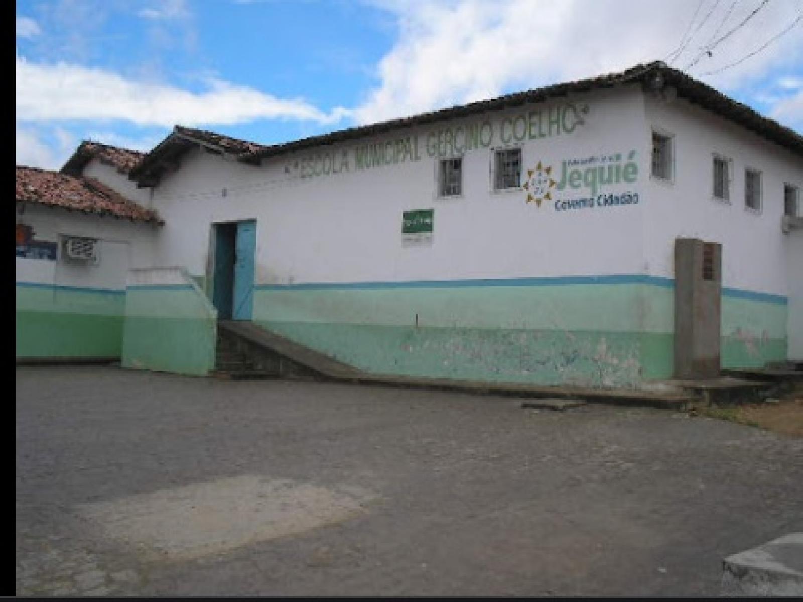 Bandidos arrombaram um posto de saúde e uma escola na Rua da Linha