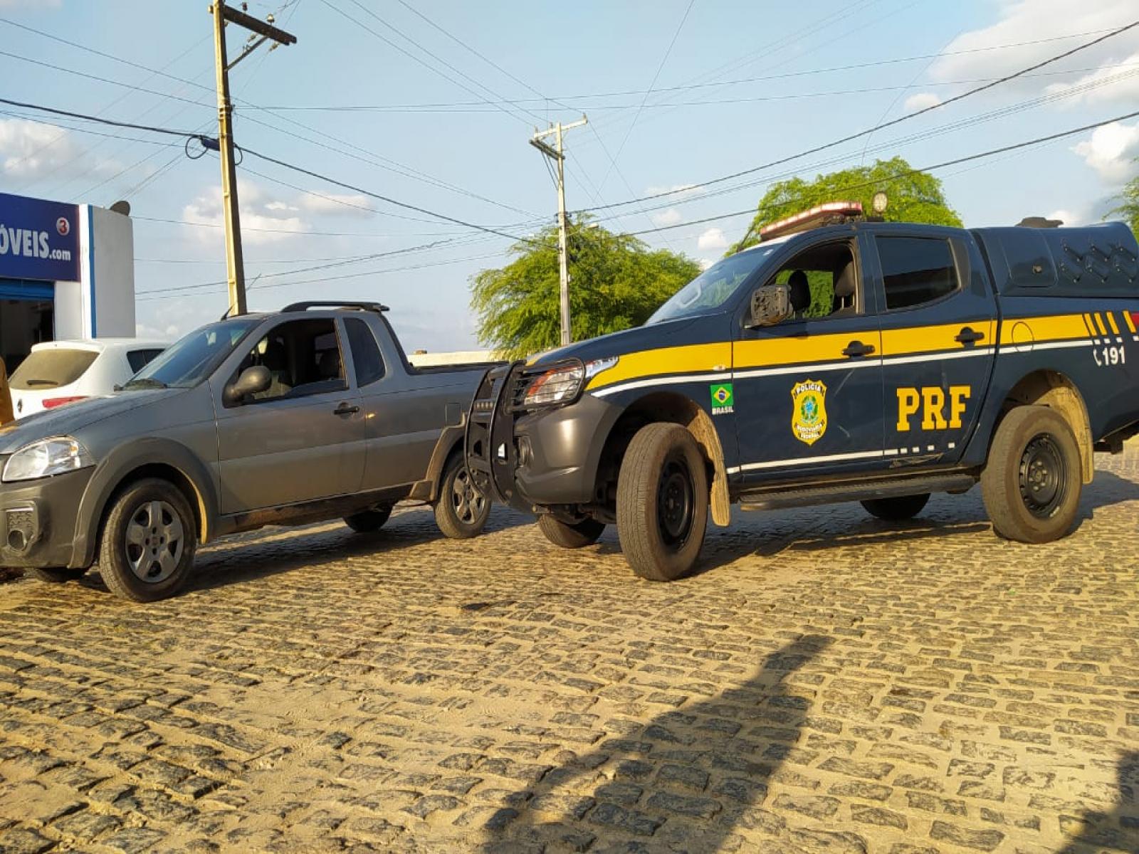 Operação Jacá da PRF identifica dois veículos com ocorrência de furto em Jaguaquara