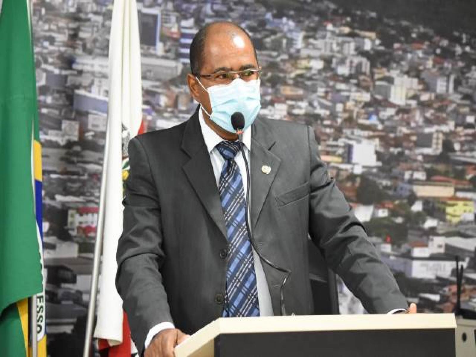 Vereador Soldado Gilvan solicita construção de praça no Loteamento Tropical
