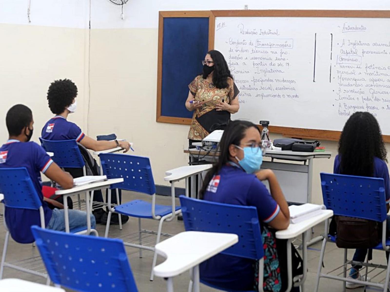 Aulas 100% presenciais são retomadas na rede estadual de ensino de toda a Bahia