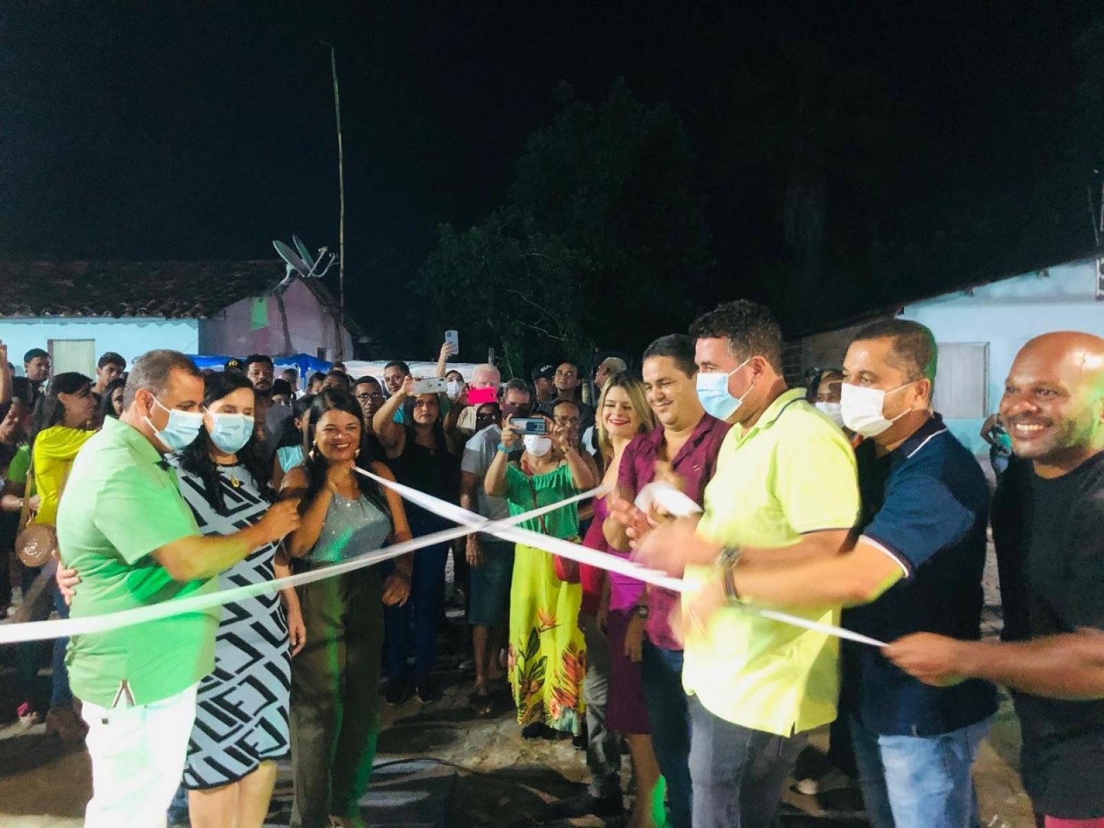 Prefeitura de Jitaúna entrega a primeira praça do distrito de Vila Temão que leva o nome de Adriano Vieira