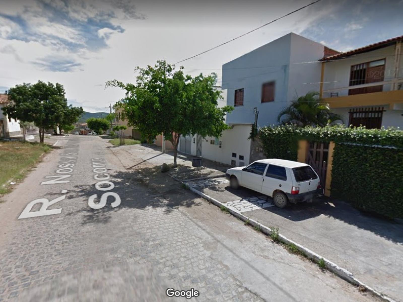 Ladrão invade casa e furta bebidas caras no bairro Jequiezinho