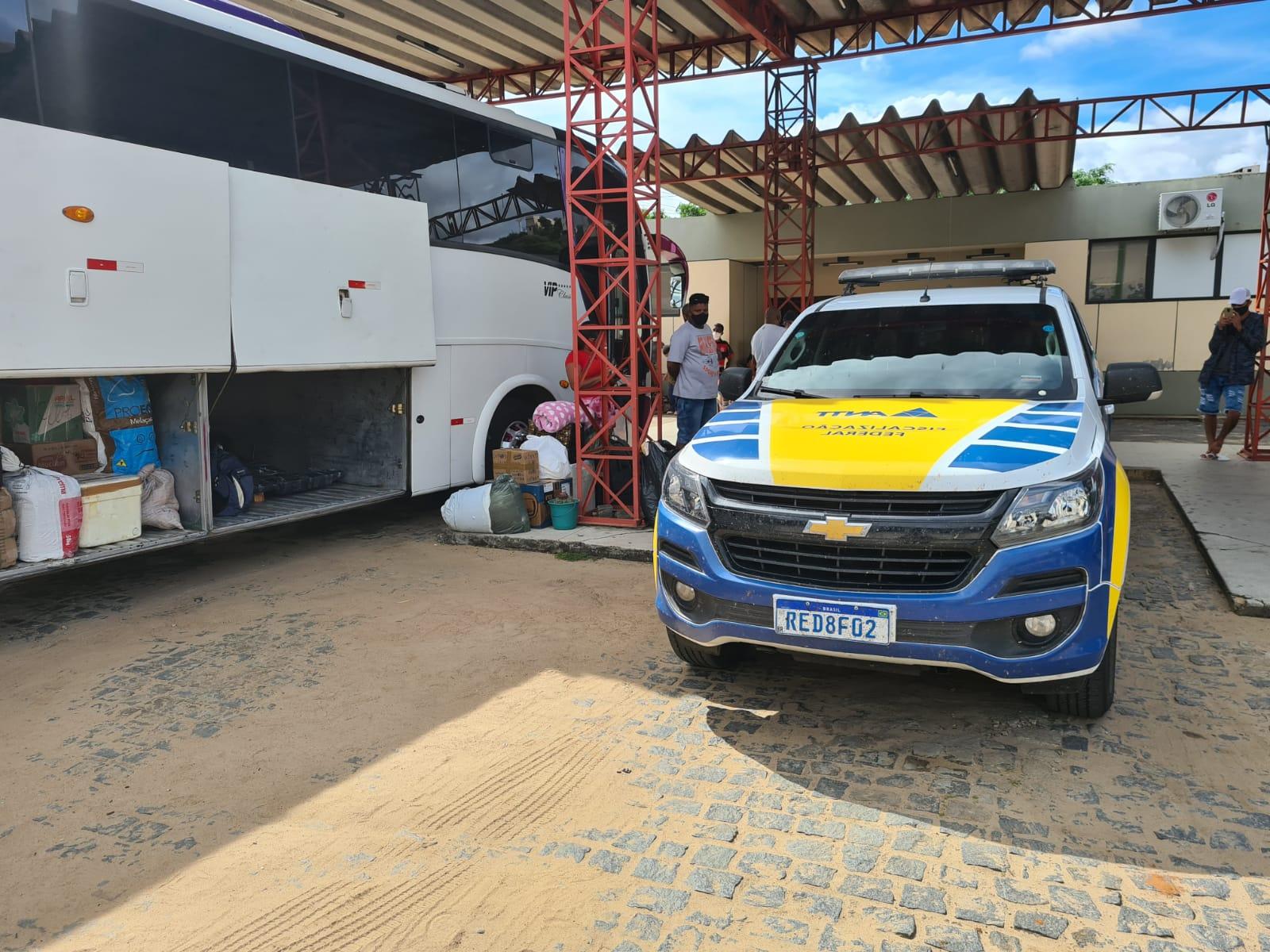 Ação da ANTT apreende 20 veículos fazendo transporte clandestino na Bahia e em Sergipe